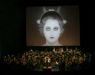 strobel dirige a berlino metropolis